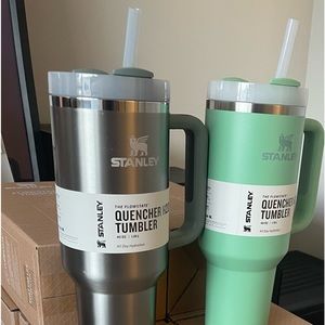 Stanley 40 oz for sale - (Brand New)